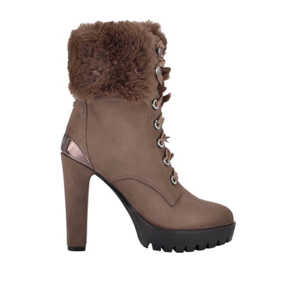 New GUESS Trisia Lug Sole Booties SZ 7 - Picture 10 of 13